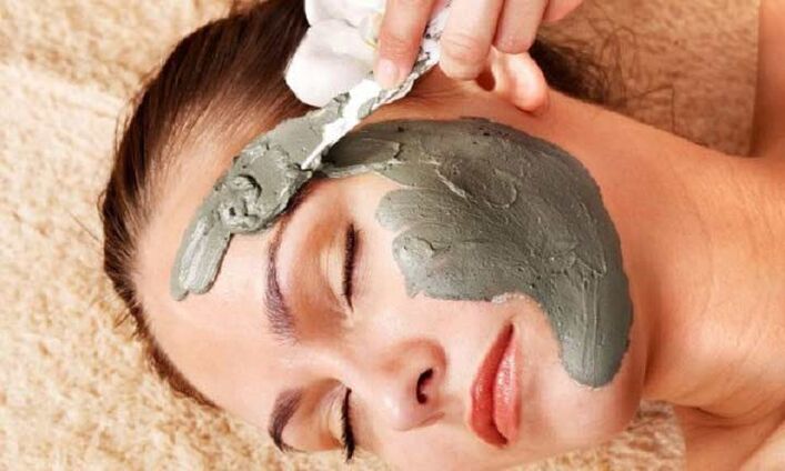 Gençleşme için bir maske uygulamak